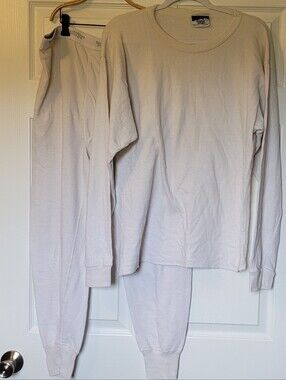 Northwest passage cream long sleeve thermal set Size XL. Made in the USA.